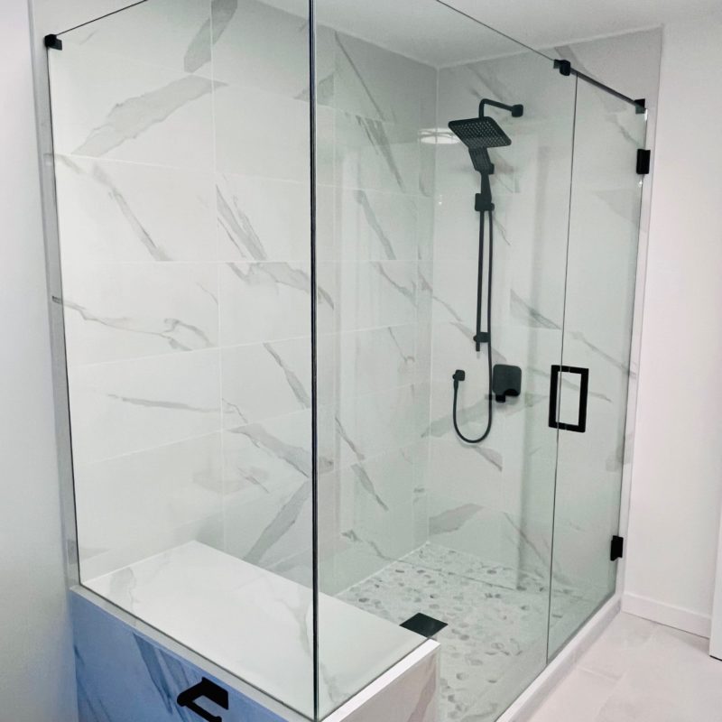 Corner Shower - Cloverdale